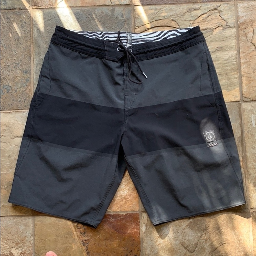 Volcom shorts